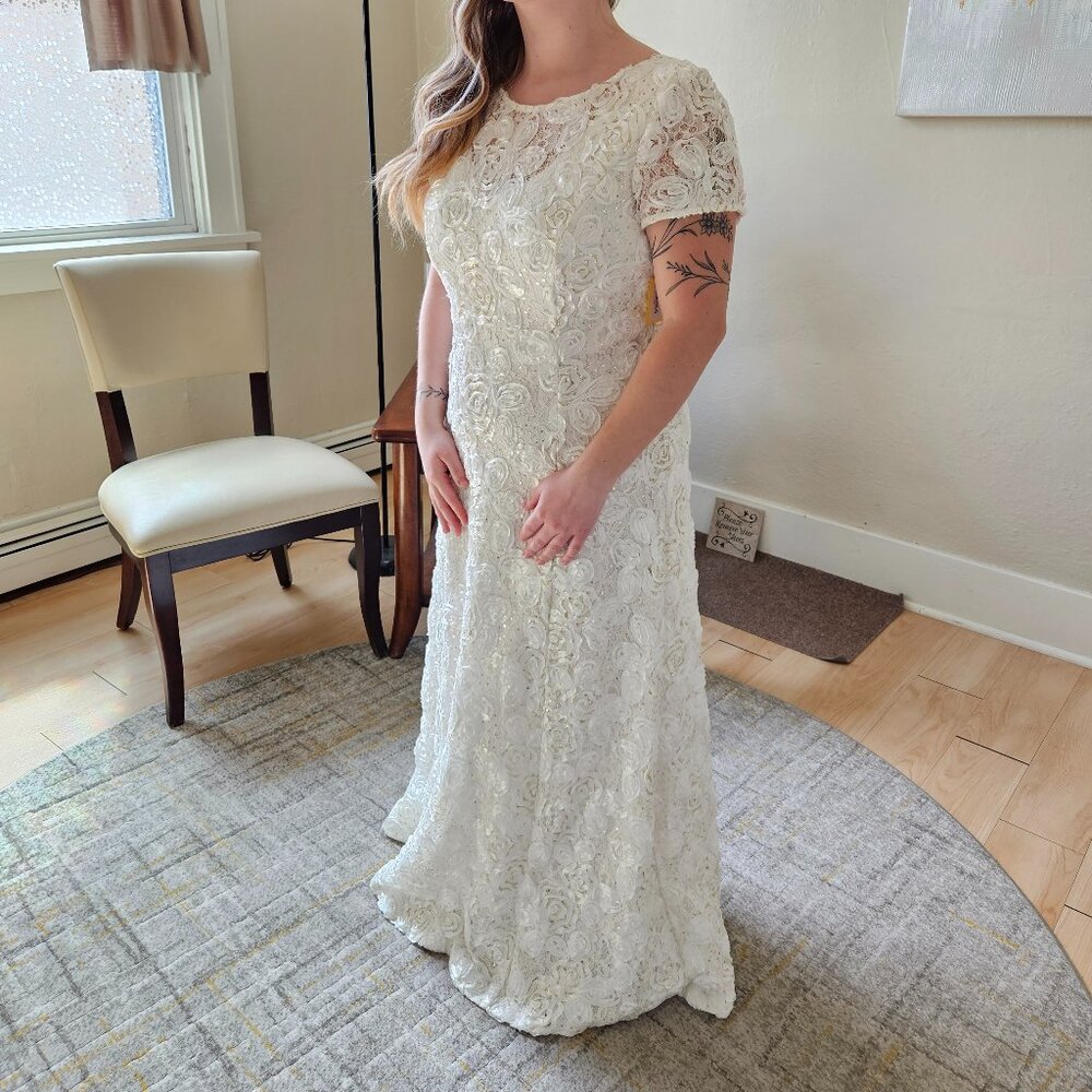 Size 14 white/gold rosette soutache lace short sleeve aline gown Alex Evenings - Picture 3 of 8